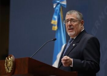 Presidente de Guatemala cuestiona las múltiples interpelaciones de ministros por parte del Congreso