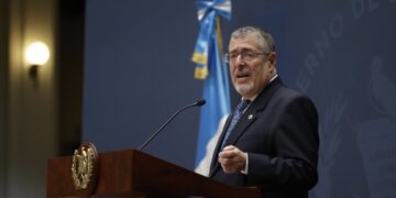 Presidente de Guatemala cuestiona las múltiples interpelaciones de ministros por parte del Congreso