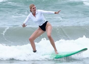 Hija de Donald Trump surfea en Costa Rica
