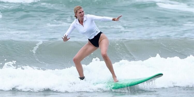 Hija de Donald Trump surfea en Costa Rica