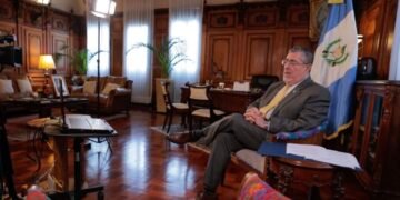 Guatemala apuesta por la negociación comercial para mantener condiciones favorables con EE UU, dice presidente Arévalo