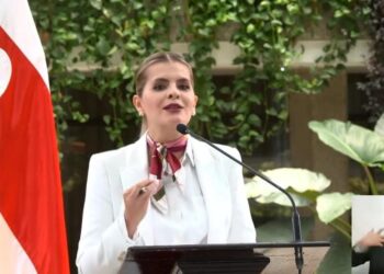 Presidenta de Costa Rica defiende pensiones a exmandatarios por considerarlo un “reconocimiento”