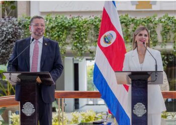 Fiscalía costarricense abre proceso contra presidenta Fernández y ministro Chaves por supuesto nombramiento ilegal de nueva directora policial