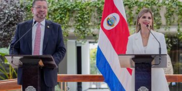 Fiscalía costarricense abre proceso contra presidenta Fernández y ministro Chaves por supuesto nombramiento ilegal de nueva directora policial