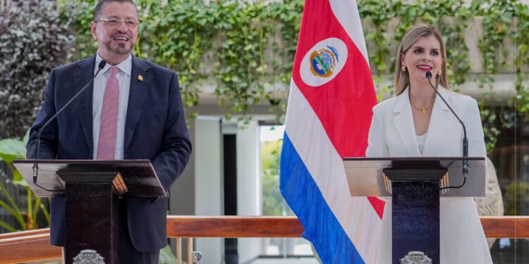 Fiscalía costarricense abre proceso contra presidenta Fernández y ministro Chaves por supuesto nombramiento ilegal de nueva directora policial