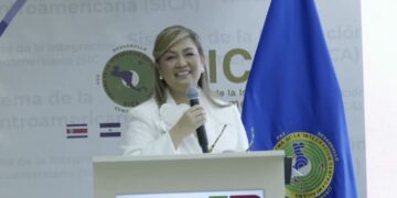 La costarricense Lina Ajoy asume como nueva secretaria general del SICA con el compromiso de restablecer diálogos políticos para lograr consensos