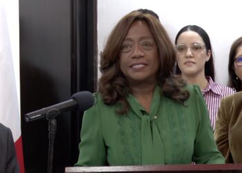 Ministra de Educación de Panamá renuncia entre cuestionamientos por compra de computadoras