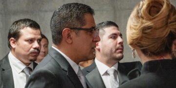 Oficialismo costarricense propone compra de boletos aéreos sin aplicar Ley de Contratación Pública