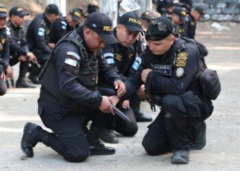 Guatemala recurrirá a armas reutilizadas para equipar a 3,400 nuevos policías mientras sigue pendiente una nueva compra