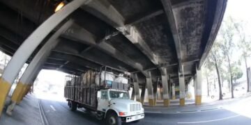 Guatemala restringe transporte pesado por daño severo en puente clave de la capital