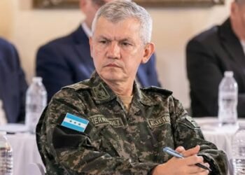 Exjefe militar de Honduras queda en libertad, pero tendrá tres restricciones por caso contra periodistas