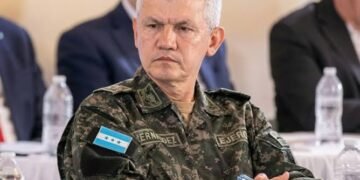 Exjefe militar de Honduras queda en libertad, pero tendrá tres restricciones por caso contra periodistas