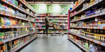 El 31 % de las empresas en Costa Rica suspende planes de expansión por baja en el tipo de cambio