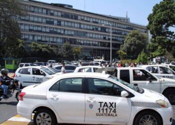 Taxistas de Guatemala convocan a nueva protesta por el alza de los combustibles y rechazan subsidio del Gobierno