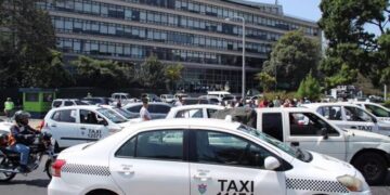 Taxistas de Guatemala convocan a nueva protesta por el alza de los combustibles y rechazan subsidio del Gobierno