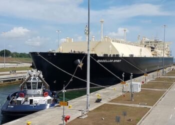 Congestión de buques en Canal de Panamá altera rutas de tanqueros con gas licuado