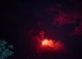 Ceniza del volcán de Fuego activa alerta aérea en Guatemala