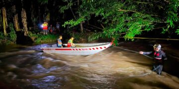 Onda tropical deja 1,000 evacuados, un desaparecido y cientos de derrumbes en Costa Rica