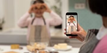 Autoridades hondureñas advierten a influencers: exponer niños en redes podría traer sanciones