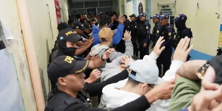 Autoridades de Guatemala rastrean en México a reos fugados con apoyo del FBI