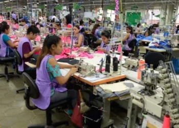 El Salvador evalúa modificar la jornada laboral a cuatro días con 11 horas de trabajo