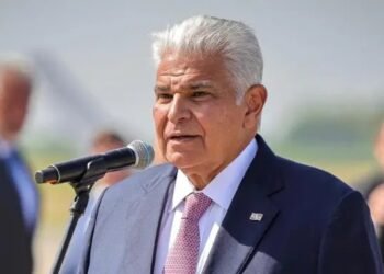 Presidente panameño advierte sobre costo de ley de jubilados, pide responsabilidad a diputados y asegura no saber si la vetará