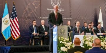 Fiscales de EE UU refuerzan cooperación contra el crimen en Guatemala