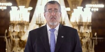 Mandatario acusa a políticos de buscar caos en Guatemala y advierte tolerancia cero ante bloqueos