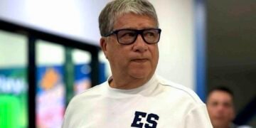 El Bolillo Gómez seguirá dirigiendo la selección de El Salvador pese al “desastre” ante Guatemala