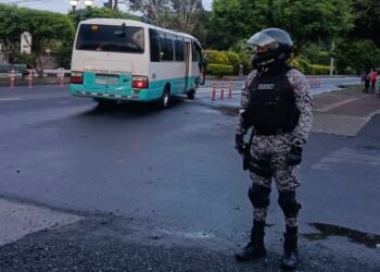 Policía de Panamá evalúa imponer toque de queda en distrito al oeste de la capital