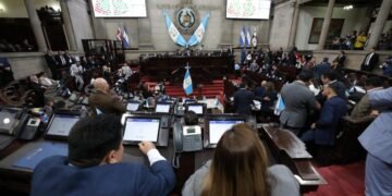 Congreso de Guatemala aprueba precio máximo para combustibles