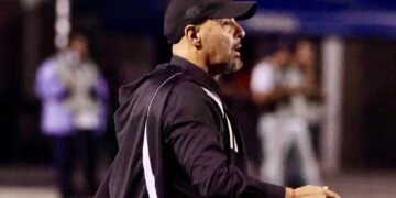 Comunicaciones de Guatemala destituye como técnico a Marco Antonio “Fantasma” Figueroa tras la derrota en el clásico ante Municipal