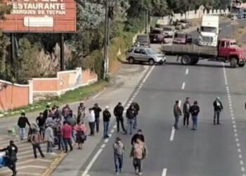Transportistas mantienen bloqueos en Guatemala por segundo día consecutivo por alza de combustibles