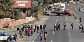 Transportistas mantienen bloqueos en Guatemala por segundo día consecutivo por alza de combustibles