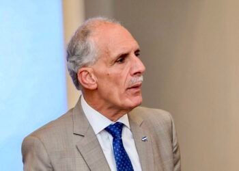 Presidente de Honduras insiste en que la empresa eléctrica estatal no se venderá
