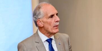 Presidente de Honduras insiste en que la empresa eléctrica estatal no se venderá