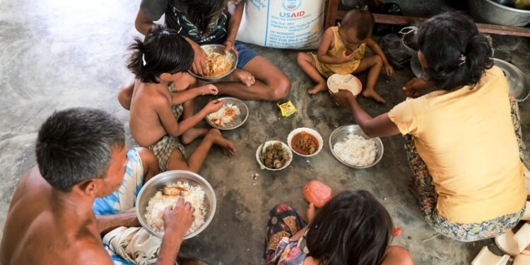 El 47 % de los hogares de Panamá tuvo que recortar comidas porque no le alcanzó el dinero