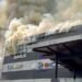 Incendio consume parte de centro comercial en San José, Costa Rica, y obliga a cerrar accesos