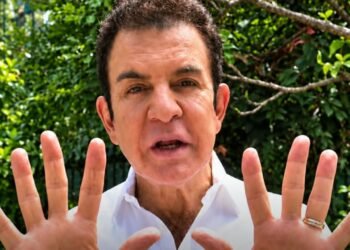 Excandidato hondureño Nasralla intenta desmarcarse de millonaria multa y vuelve a denunciar un complot en su contra