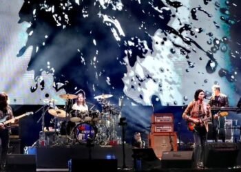 Caifanes vuelve a El Salvador y convierte su música en un puente entre generaciones
