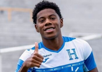 Concacaf revoca tarjeta roja a Dereck Moncada y podrá jugar con la selección de Honduras ante Martinica