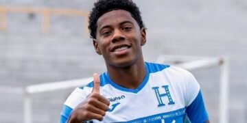 Concacaf revoca tarjeta roja a Dereck Moncada y podrá jugar con la selección de Honduras ante Martinica