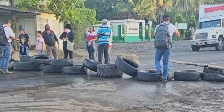 Guatemala enfrenta amenaza de bloqueos y marchas mientras la Policía prepara operativo tras fijación de precios máximos en combustibles