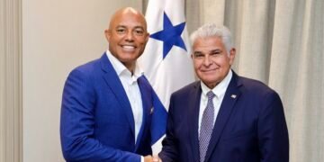 Presidente Mulino se reúne con el astro del béisbol Mariano Rivera para abordar empleo e inversión en el deporte en Panamá