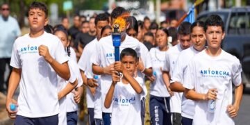 El Salvador entrega Antorcha Centroamericana a autoridades hondureñas