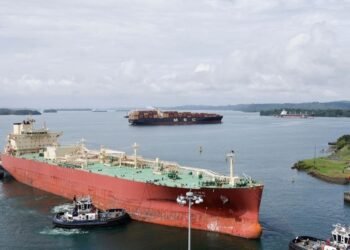 Buque surcoreano paga récord de $5.3 millones para cruzar el Canal de Panamá