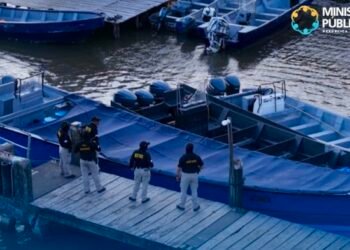 Ministerio Público de Honduras anuncia decomiso de 17 fardos de supuesta droga y detiene a cinco personas en el Caribe