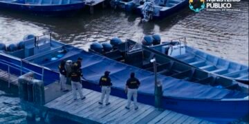 Ministerio Público de Honduras anuncia decomiso de 17 fardos de supuesta droga y detiene a cinco personas en el Caribe