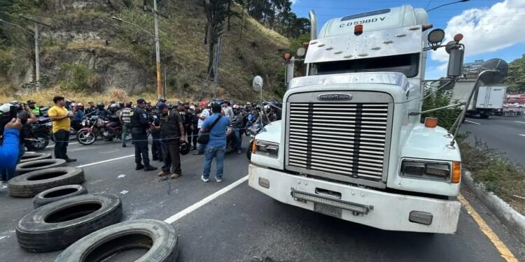 Guatemala se prepara para más protestas: más de 100 buses marcharán hacia la capital