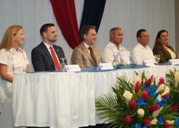 Belice recibe $125 millones de Estados Unidos para educación y energía